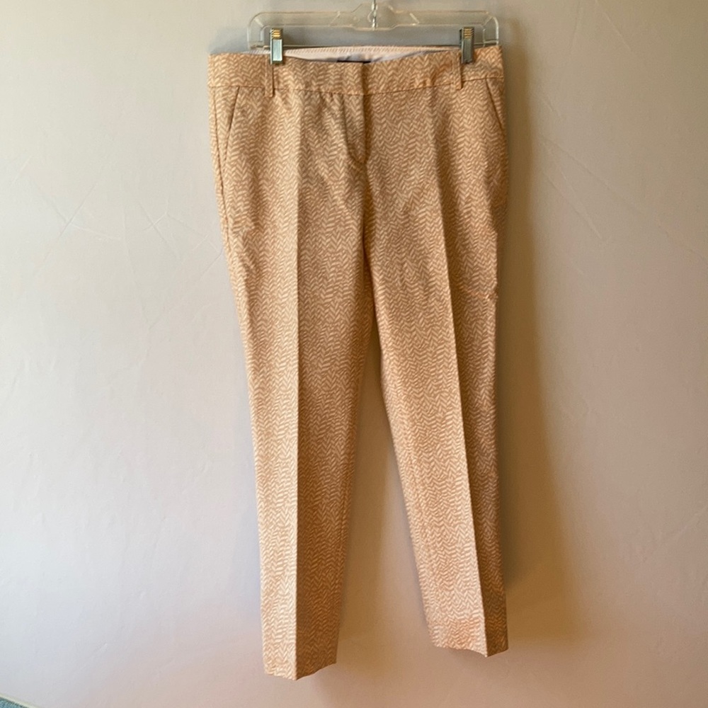 Willi Smith size 8 casual pant in a warm beige herringbone pattern